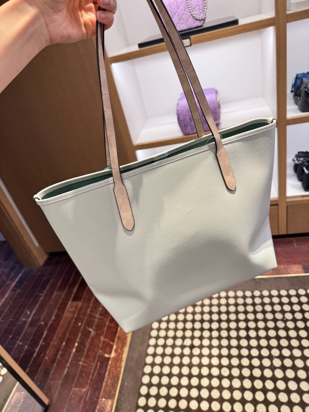 NWT！COACH Large City Tote Bag With Seahorse Charm（COACH CBH79） - Picture 7 of 10